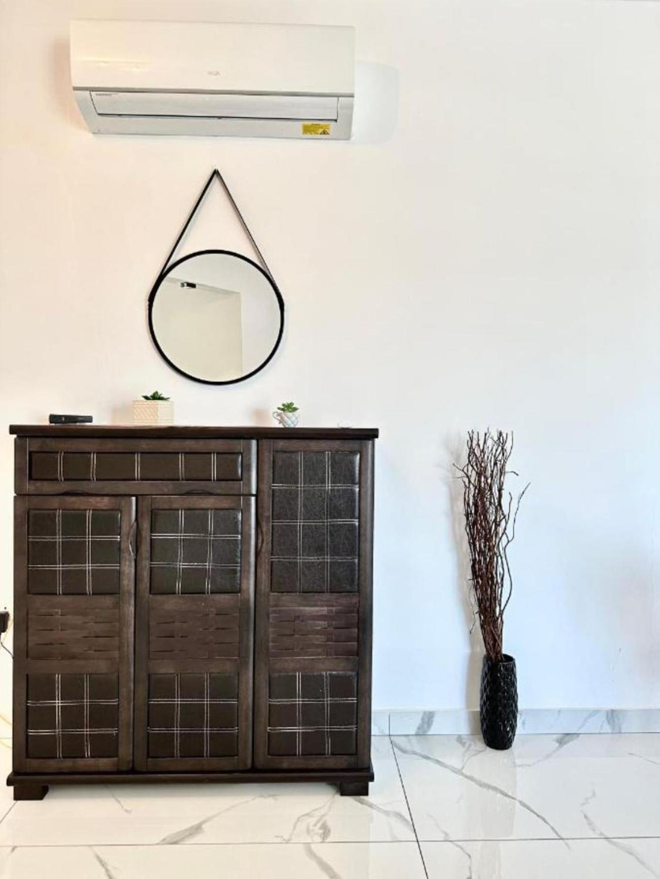H&O Boulevard Breeze Apartment! Paphos ภายนอก รูปภาพ