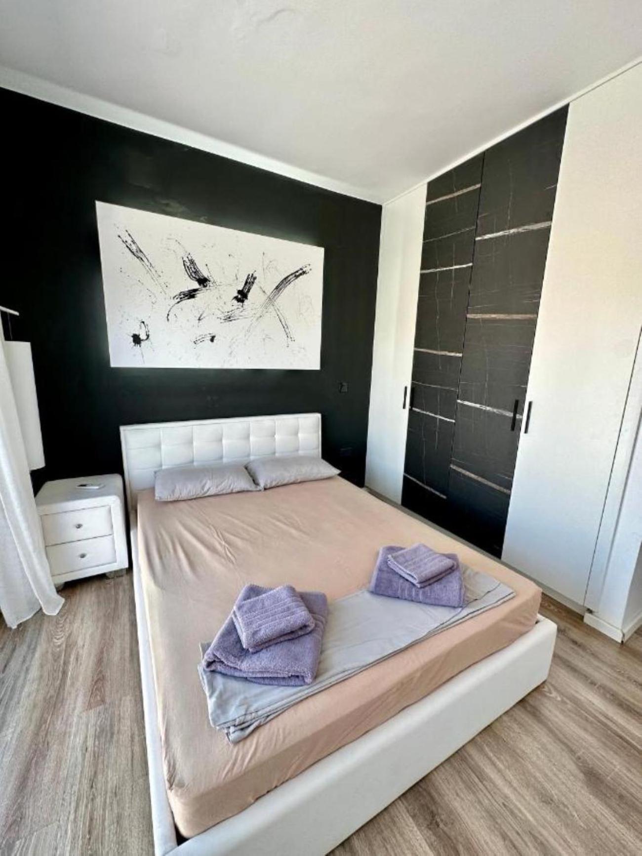 H&O Boulevard Breeze Apartment! Paphos ภายนอก รูปภาพ
