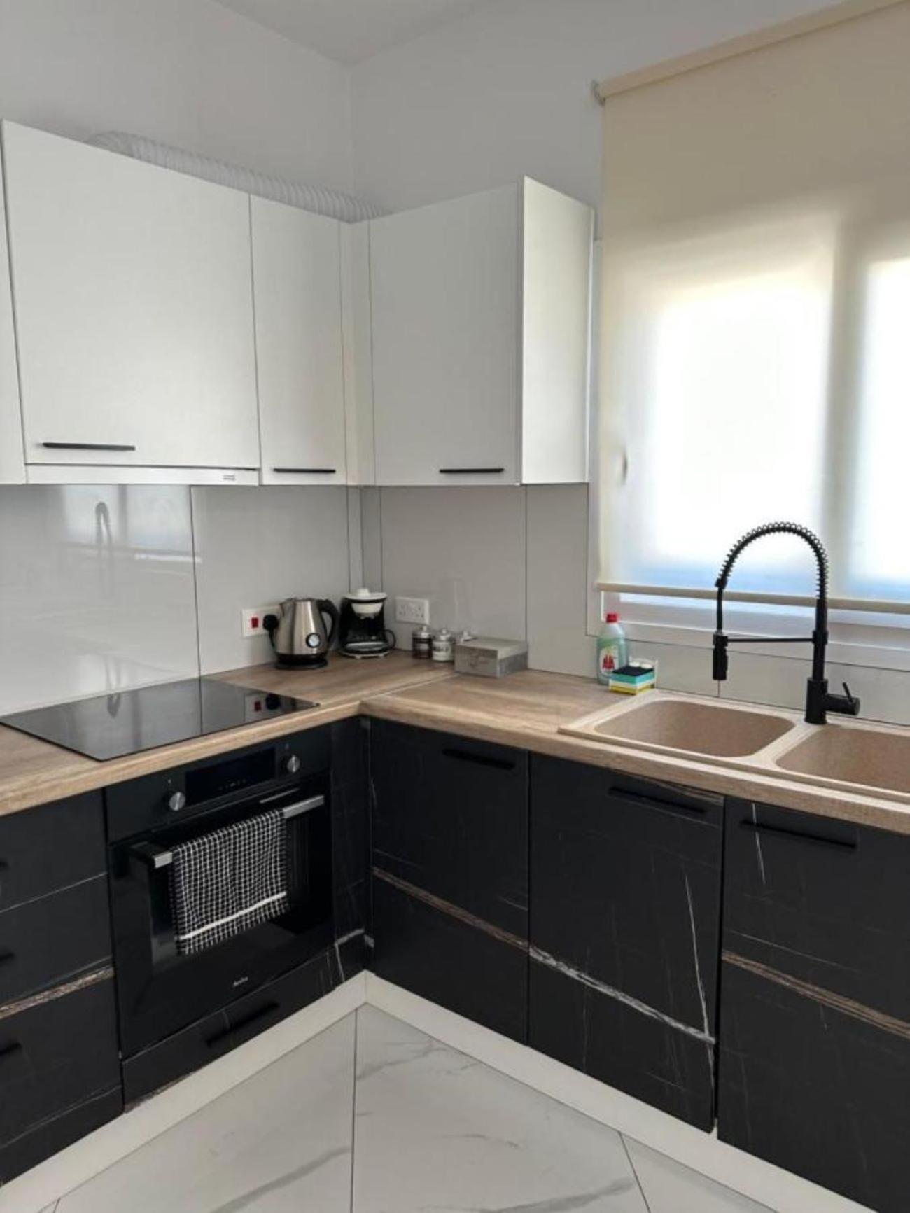 H&O Boulevard Breeze Apartment! Paphos ภายนอก รูปภาพ