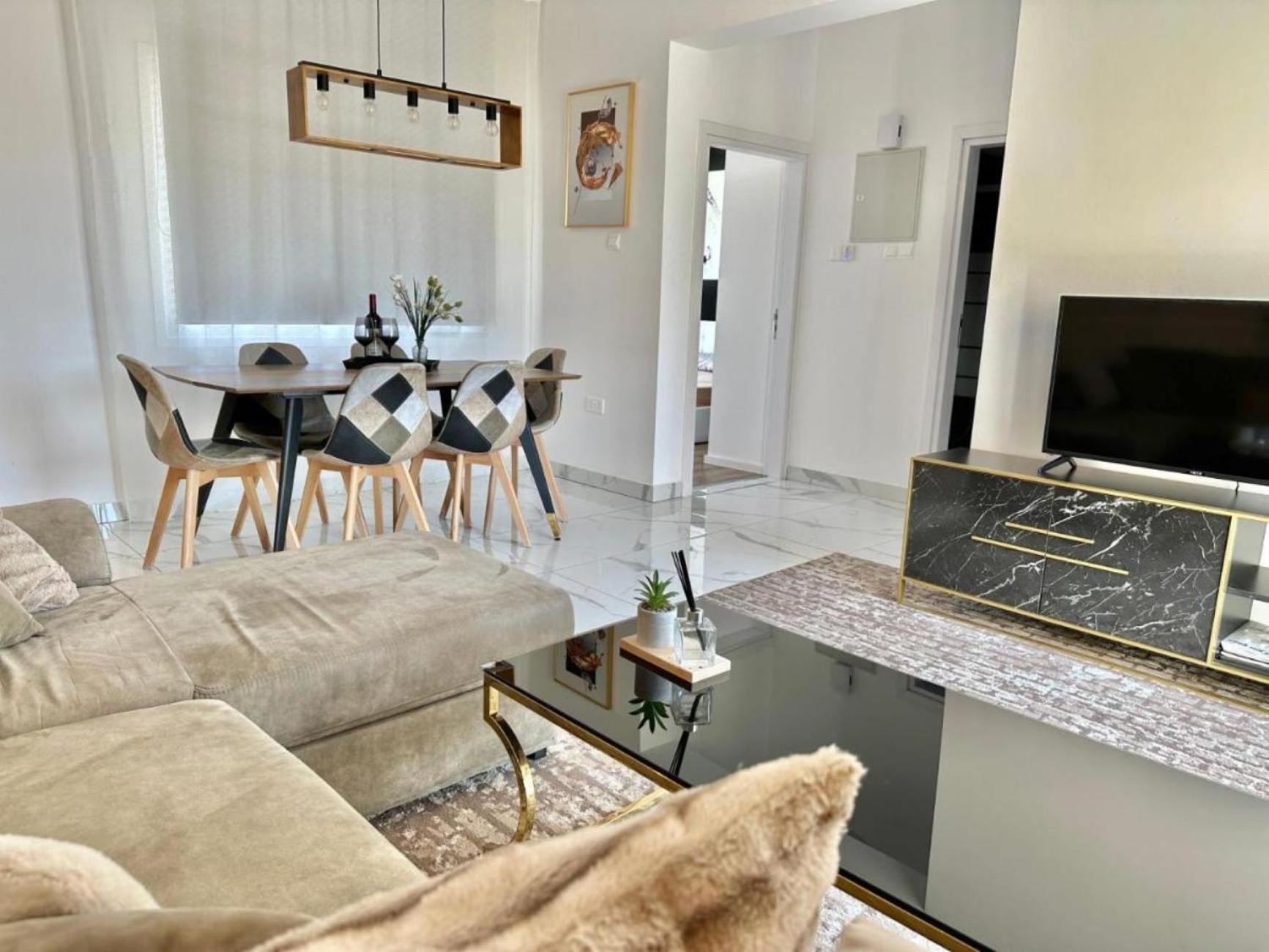 H&O Boulevard Breeze Apartment! Paphos ภายนอก รูปภาพ