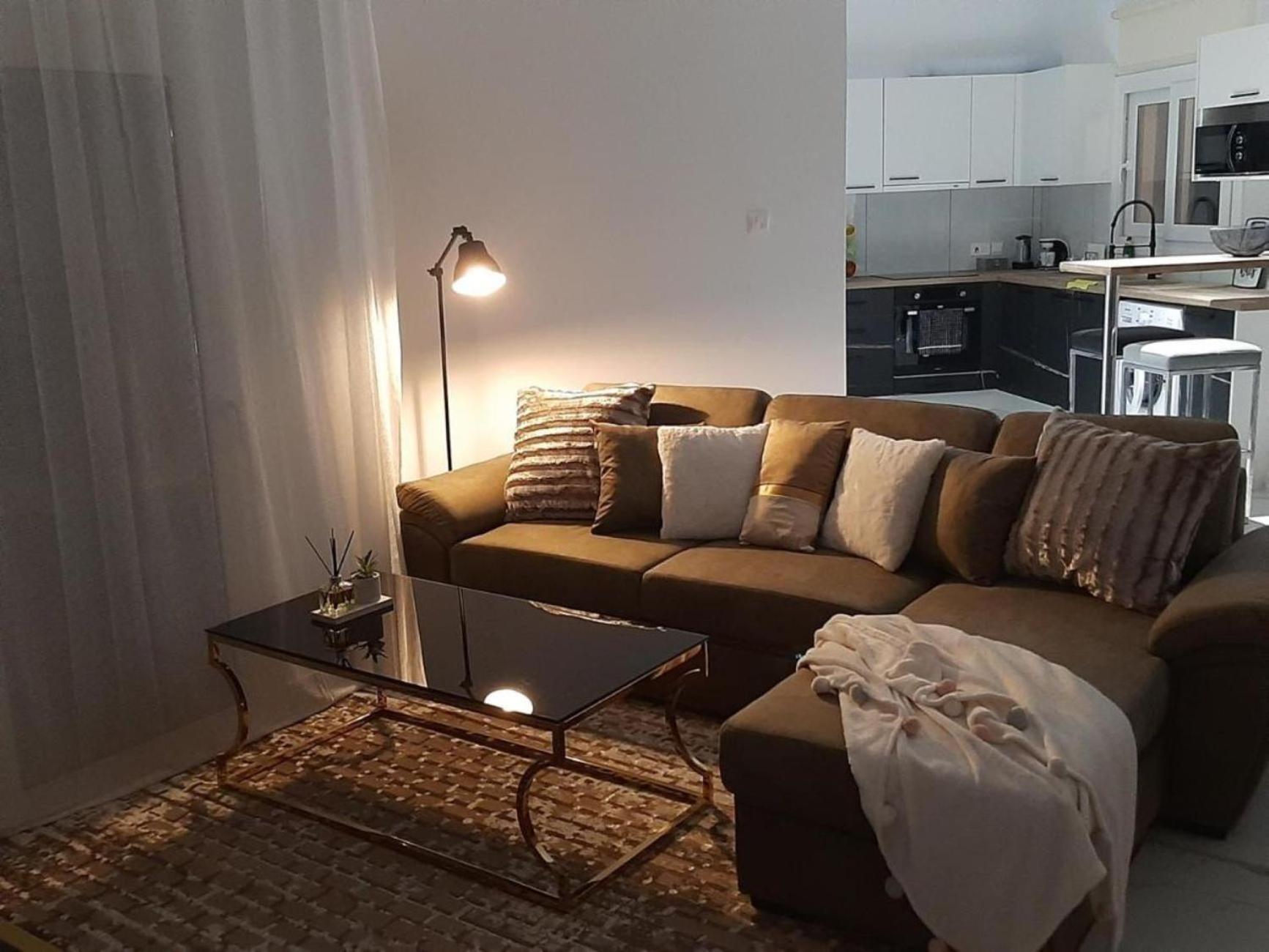 H&O Boulevard Breeze Apartment! Paphos ภายนอก รูปภาพ
