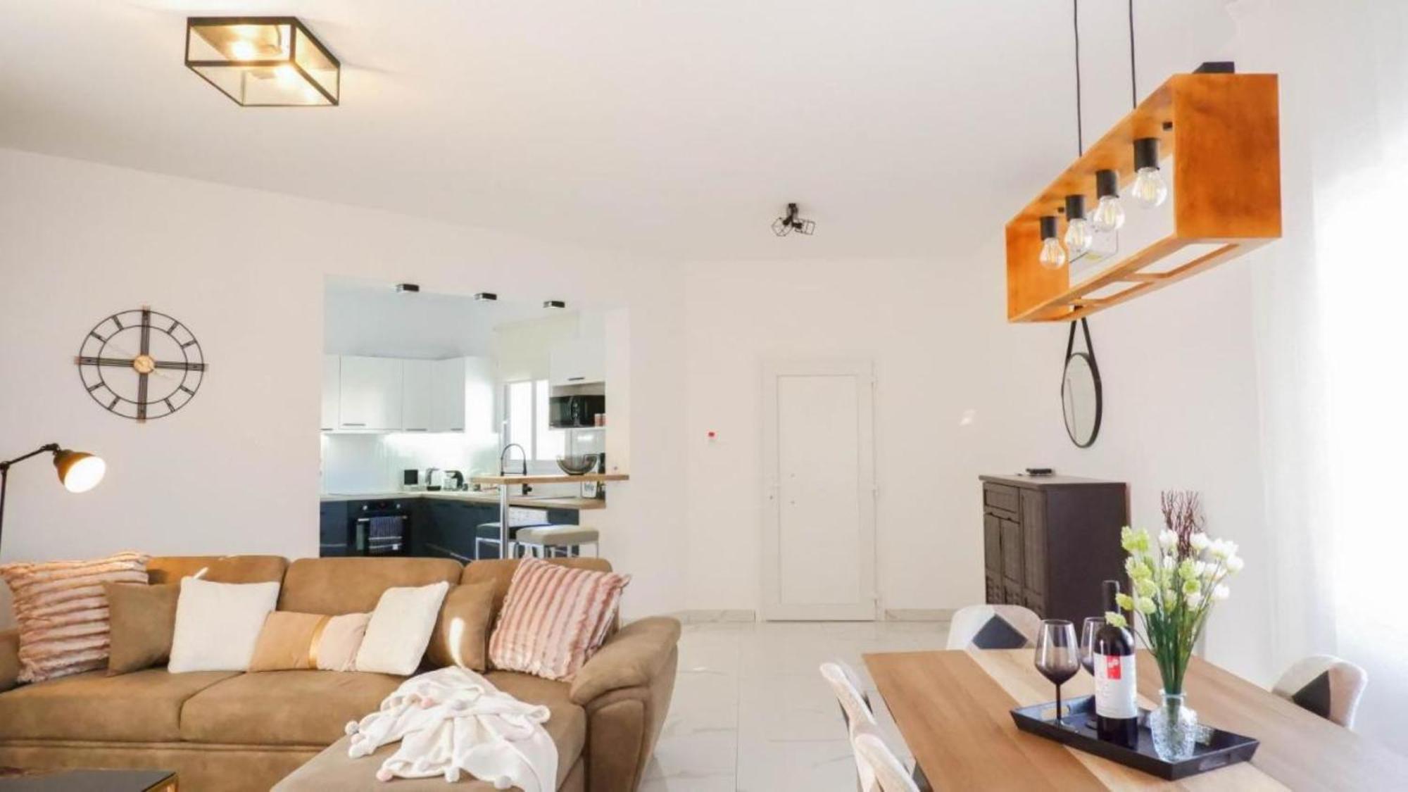 H&O Boulevard Breeze Apartment! Paphos ภายนอก รูปภาพ